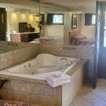 Whirlpool Suite King Bed - Ground Floor - Unit #72